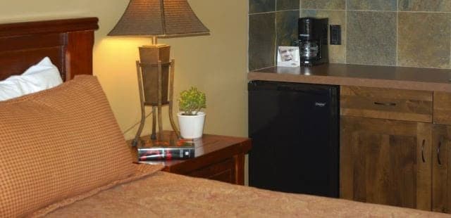 Glacier Mountaineer Lodge