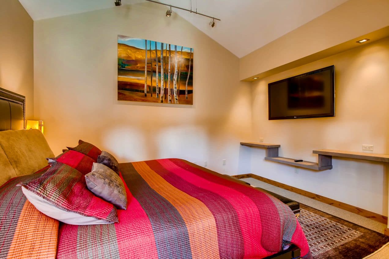 Lodge at Mountaineer Square