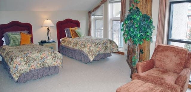 Centennial Lodge