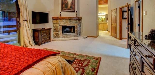 7700 Sterling Drive