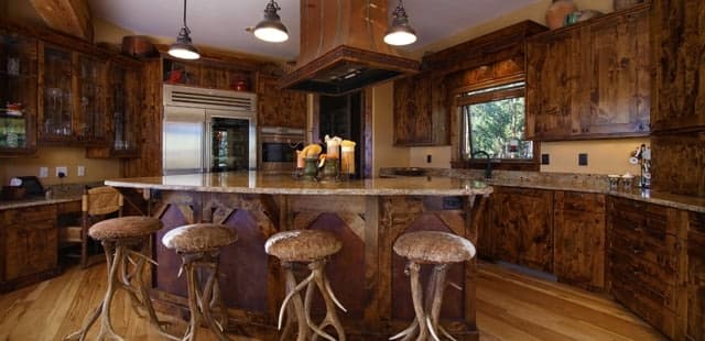 Alpenglow Peaks Lodge