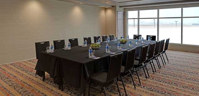 Hotel Clique Calgary Airport