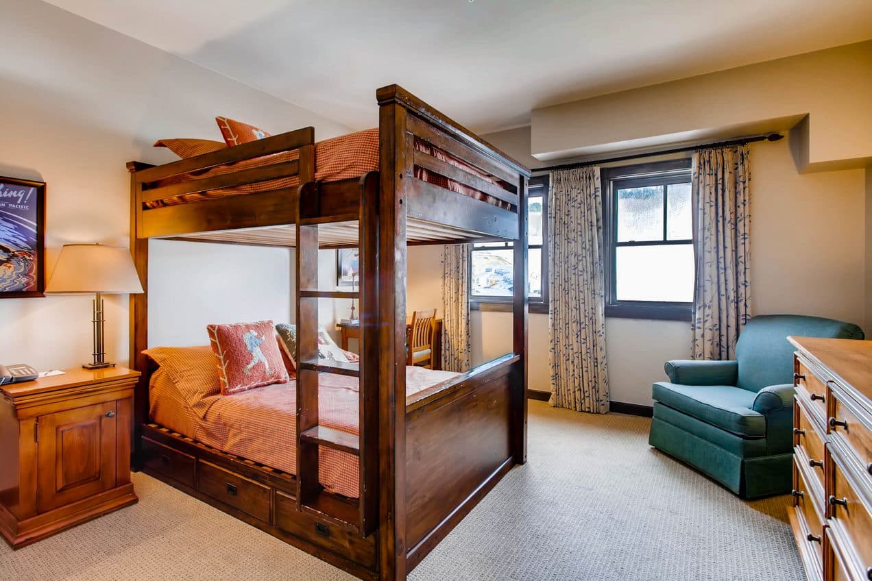 Lodge at Mountaineer Square