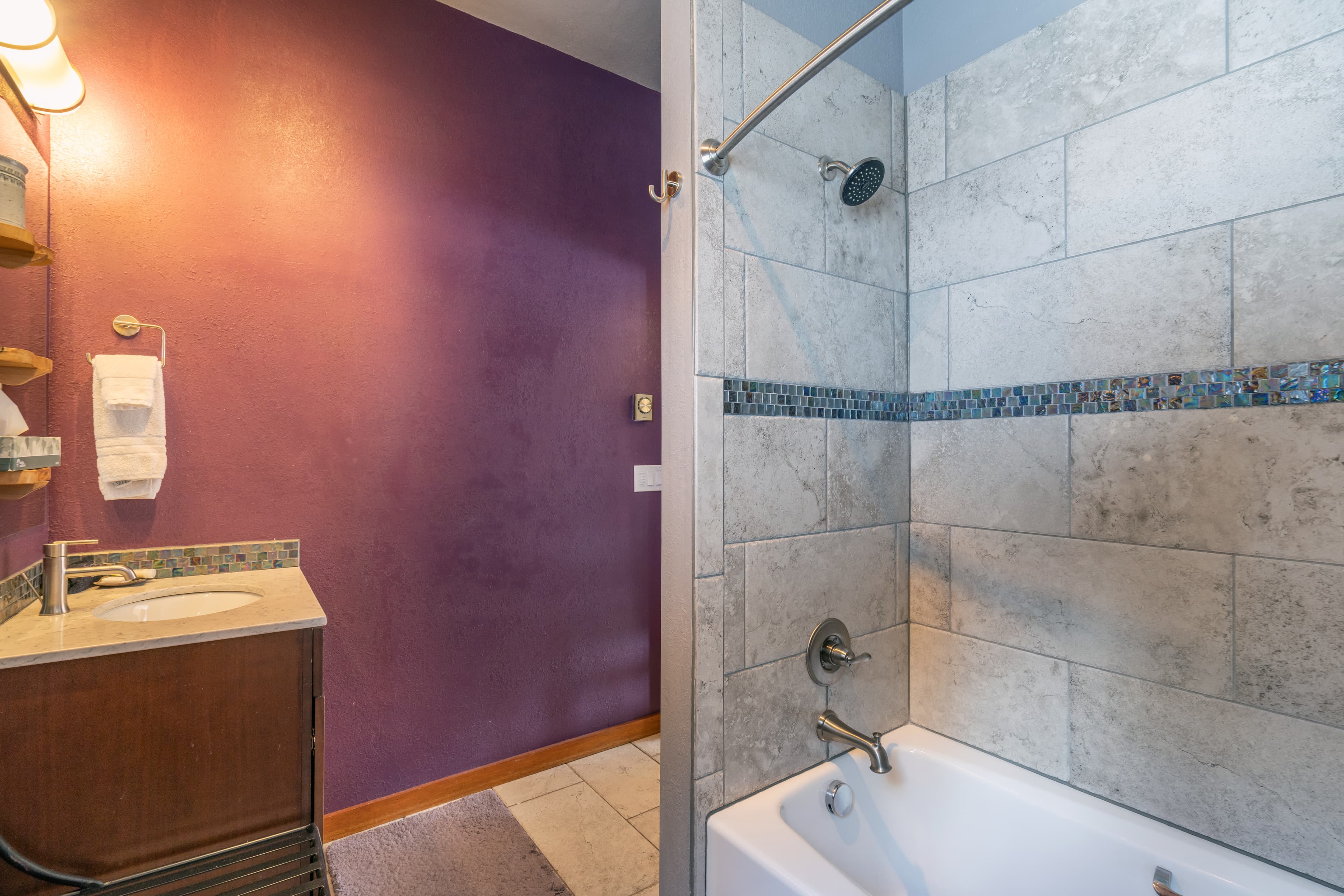 A shower/tub