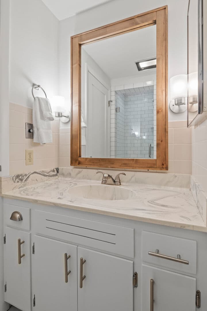 Upper Level Bath w/ Shower and Sauna