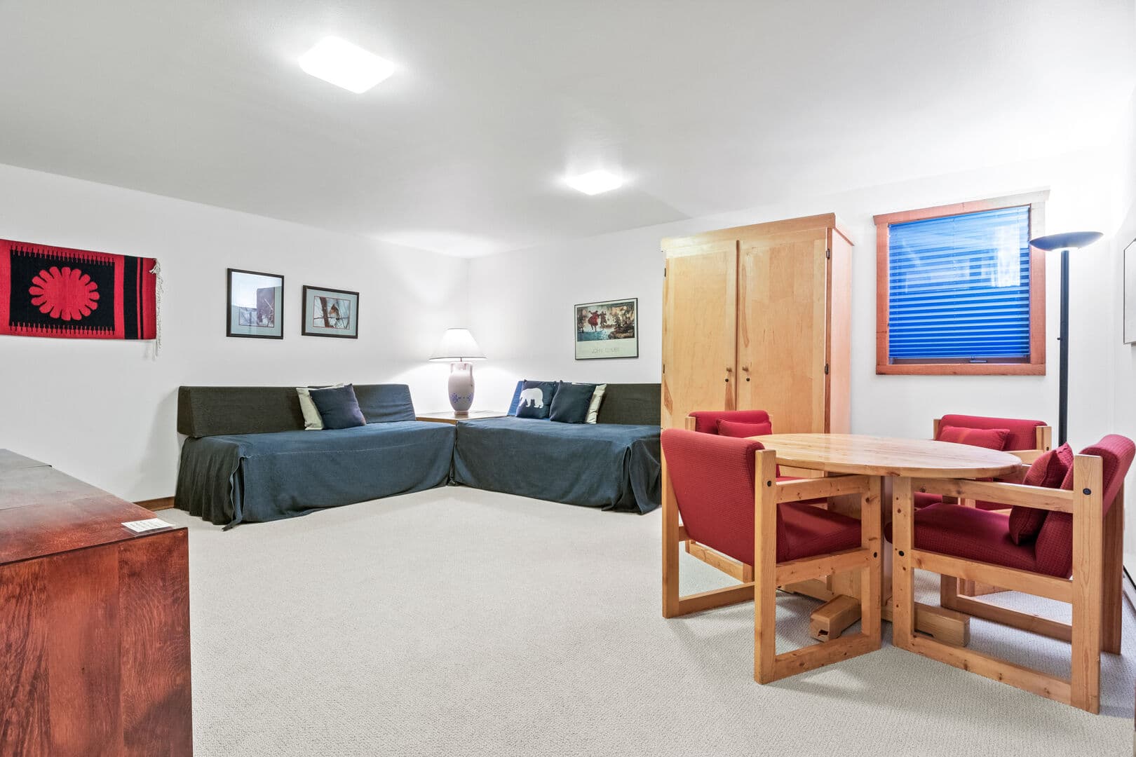 Entertainment Room & 2 Twin Day Beds