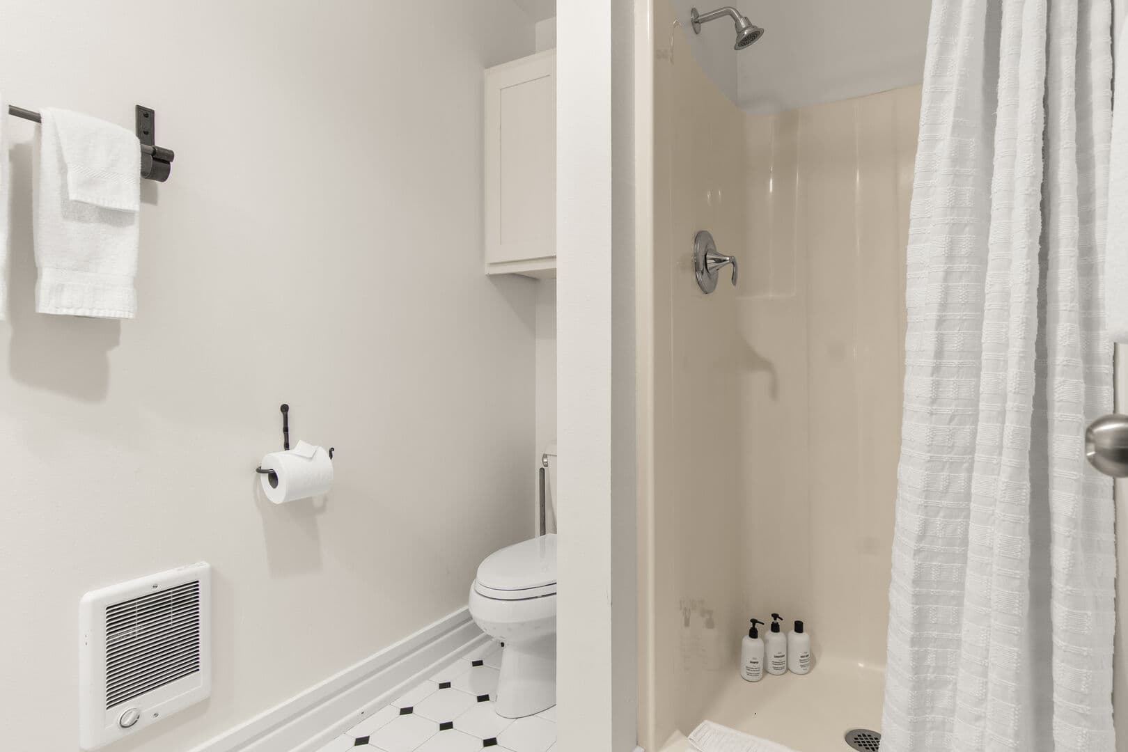 Bunk Room 3/4 Bath