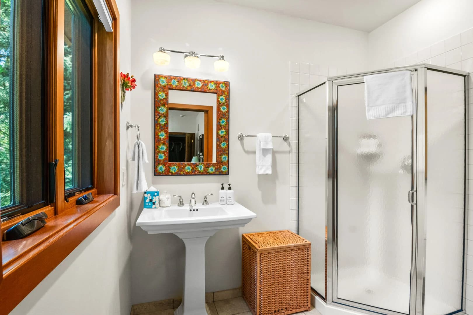 Downstairs Twin Ensuite Bath