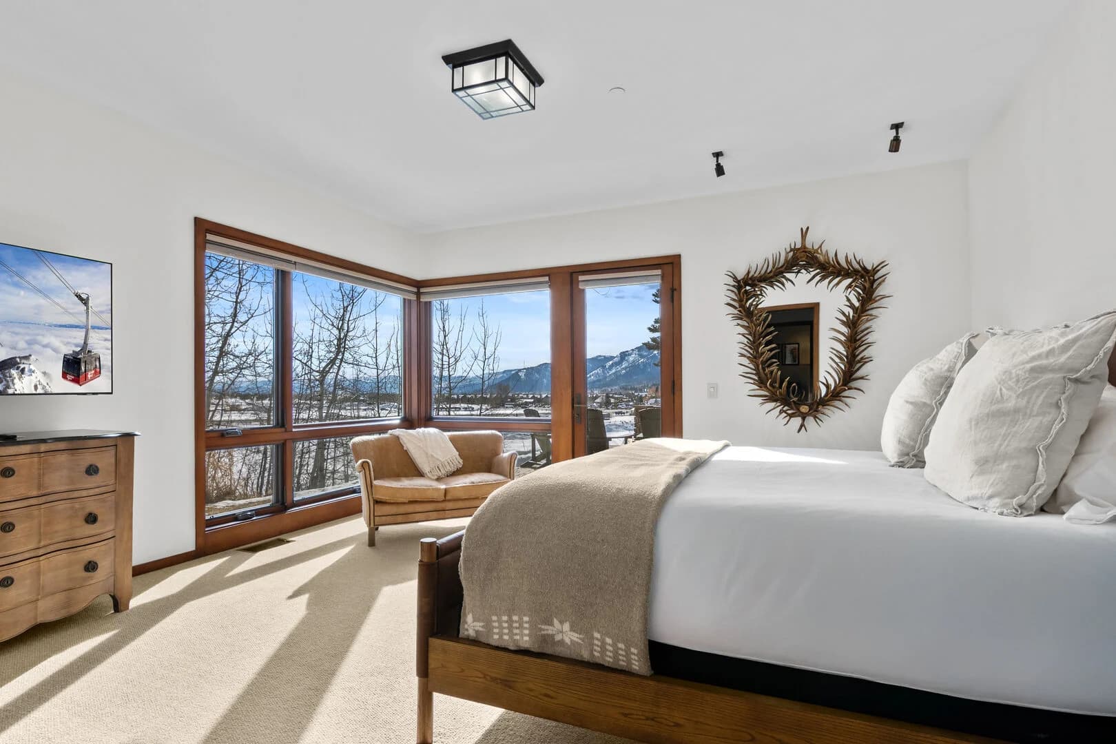 King Bedroom with attached Bathroom and access to Patio with Hot Tub