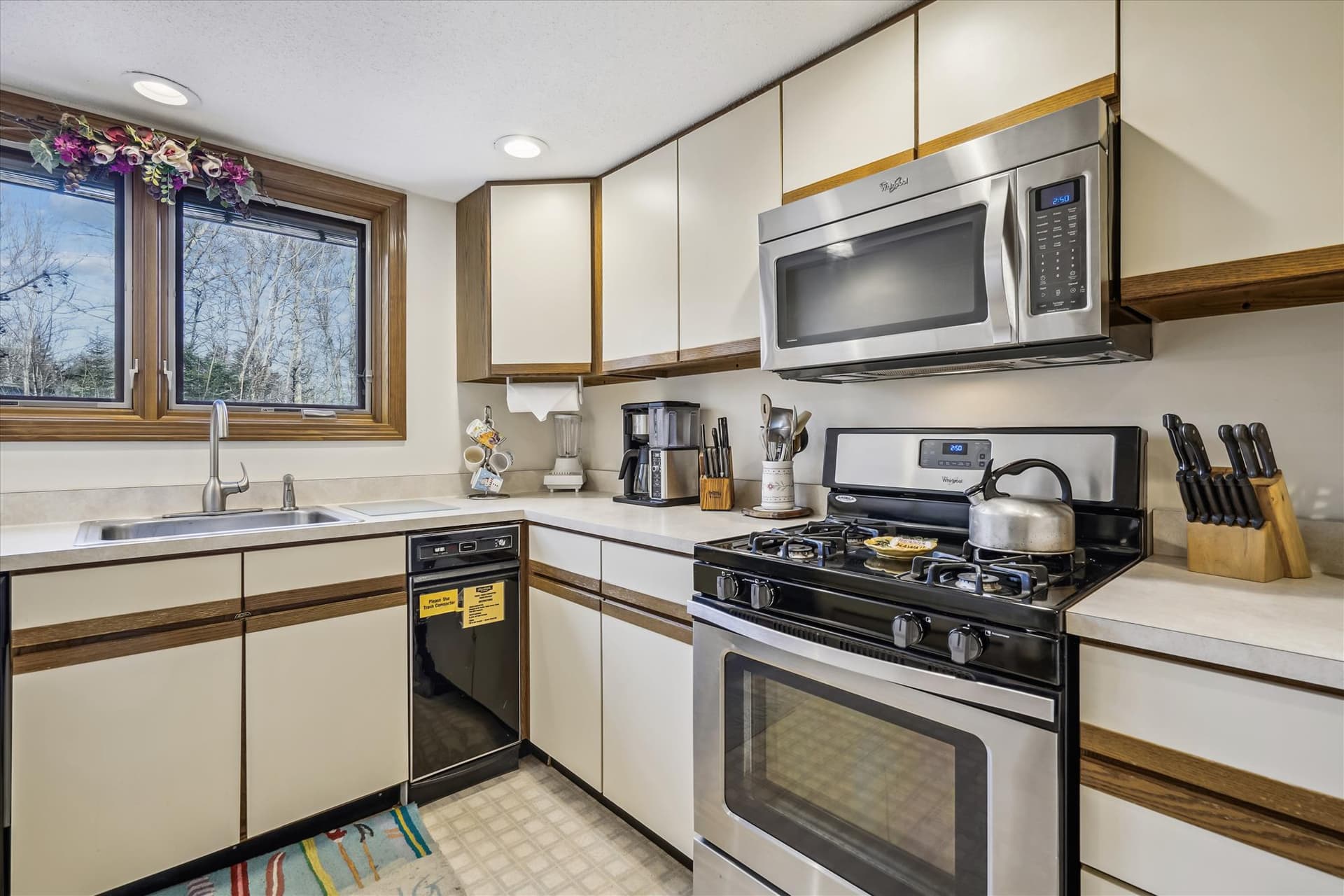 Well equipped kitchen.