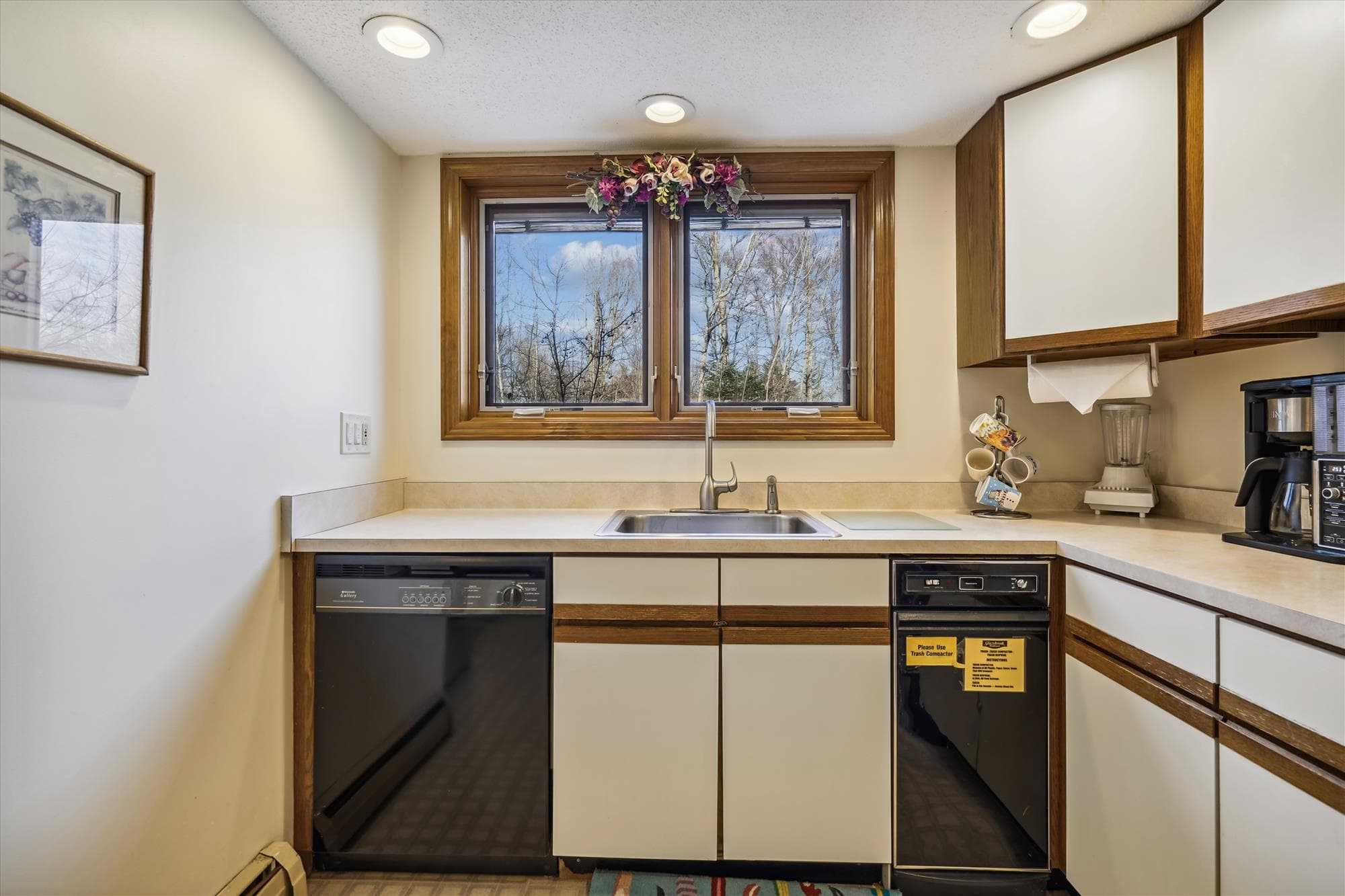 Cozy kitchen.