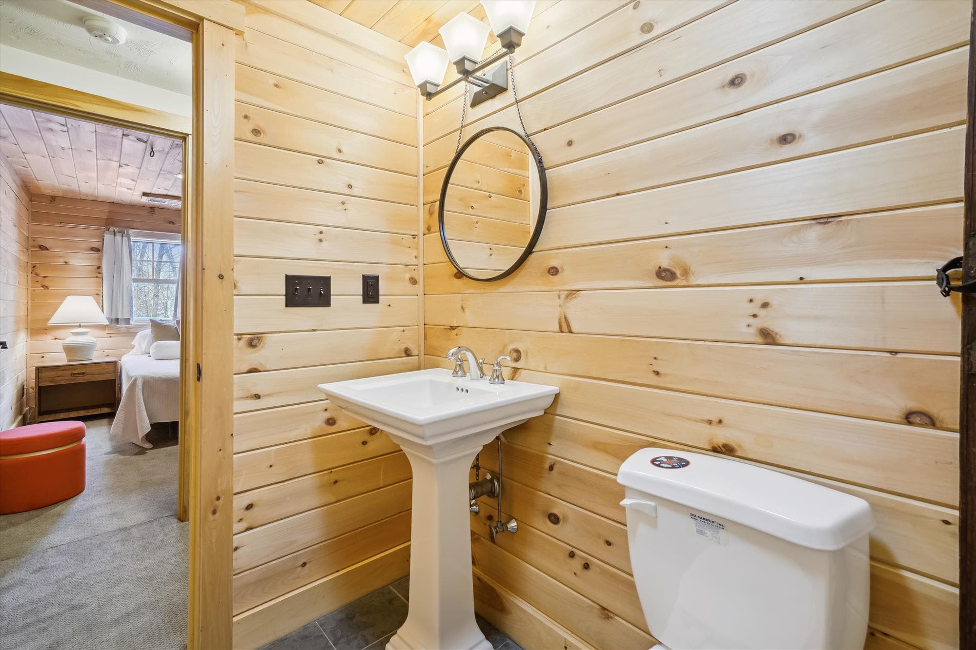 A small bathroom.