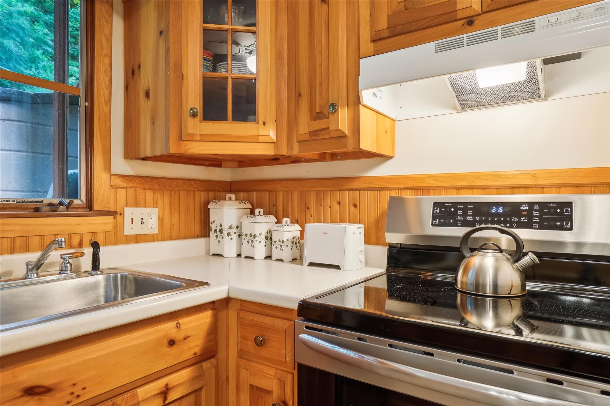 Prepare your meals in this equipped kitchen.