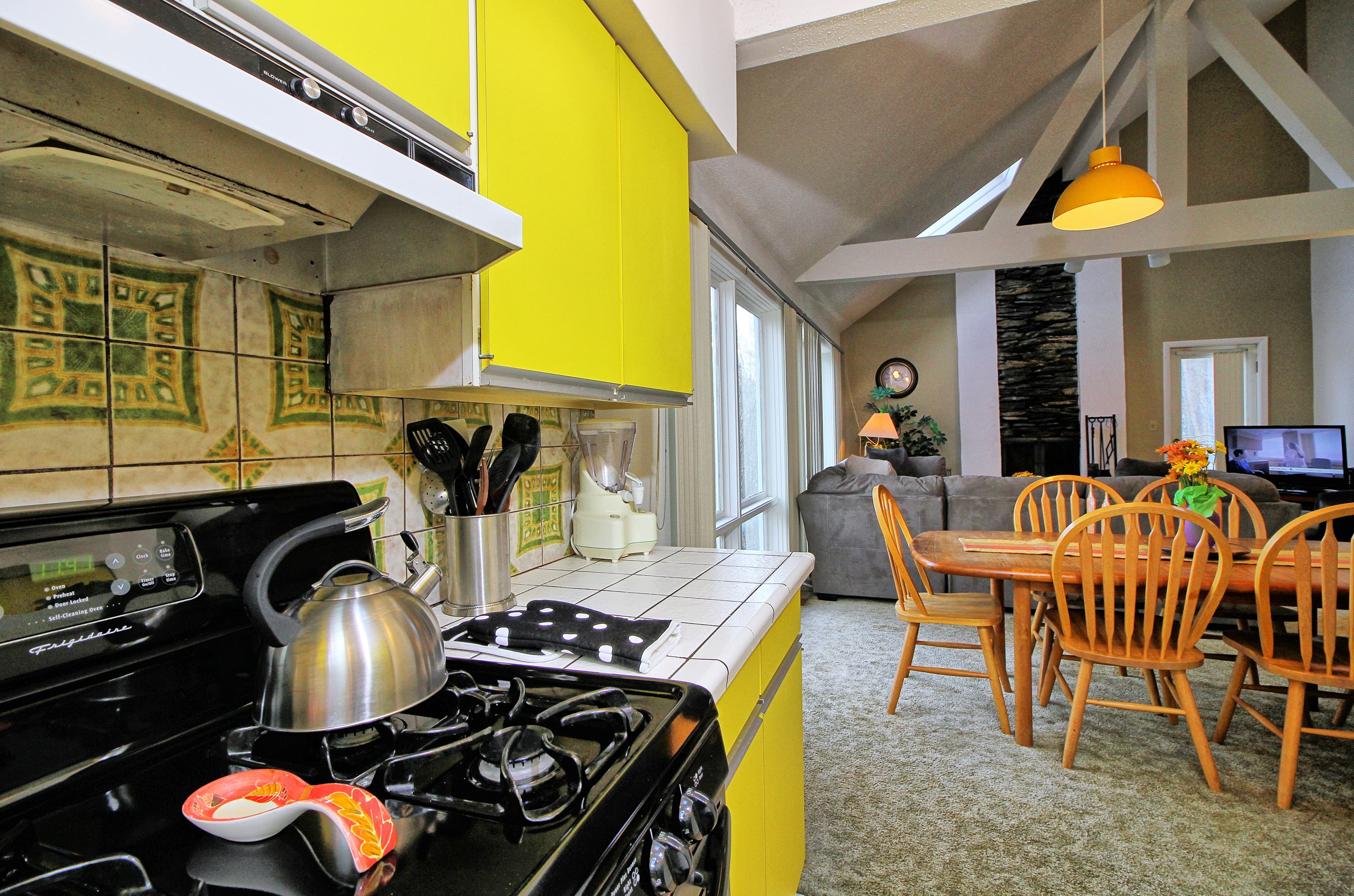 Kitchen/dining and living room open floor plan