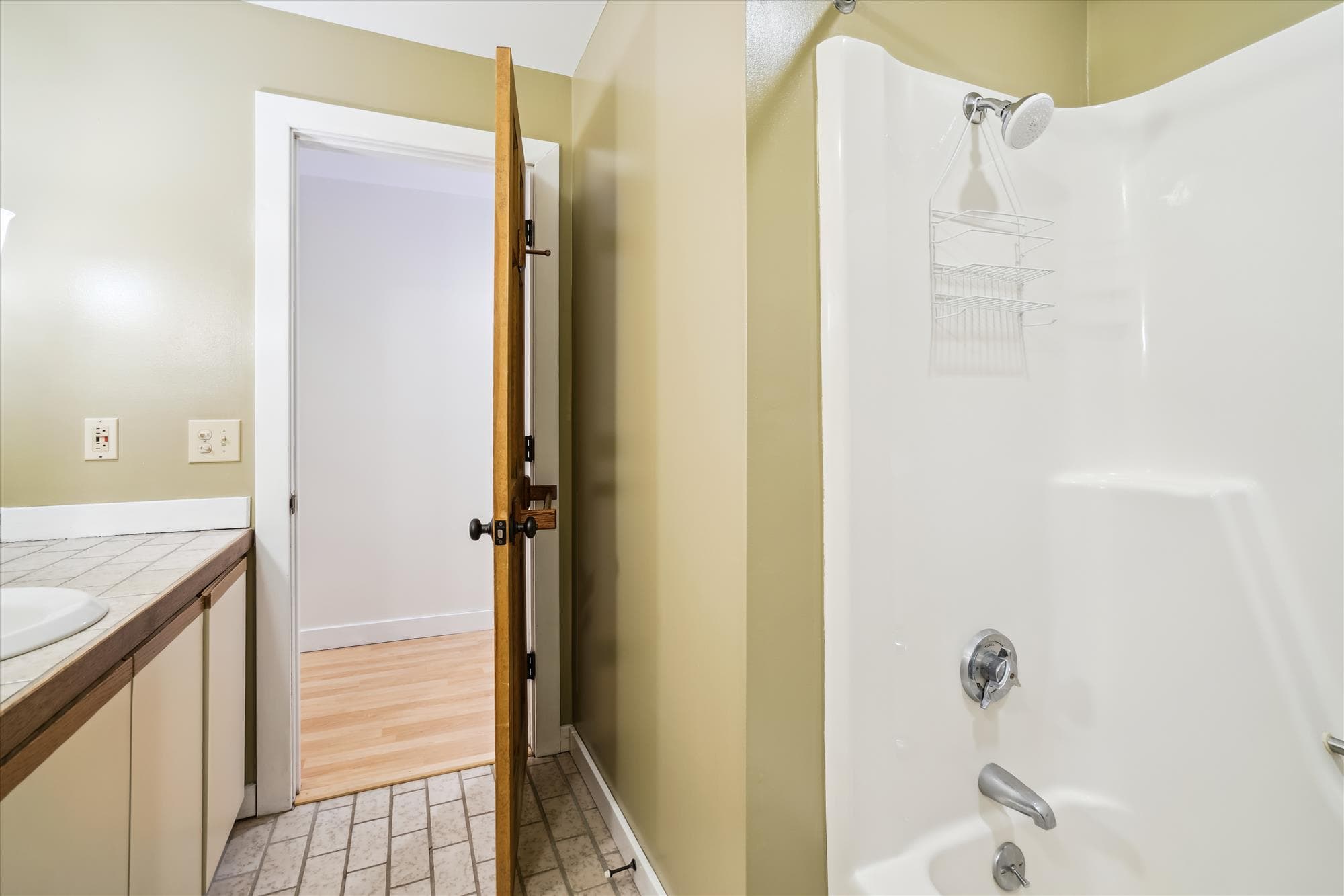 Tub/shower combo