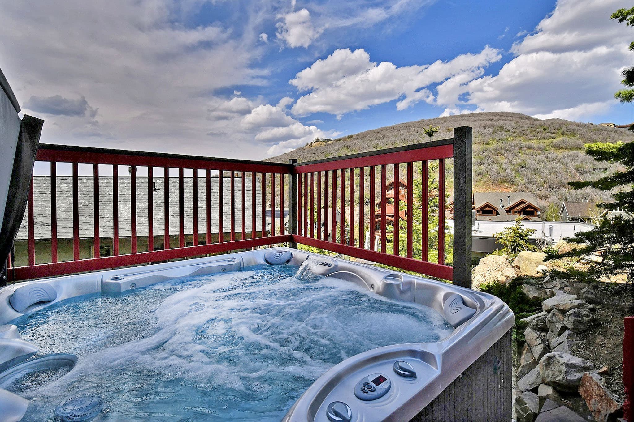 Hot Tub and Mountain Views at Main Street Retreat