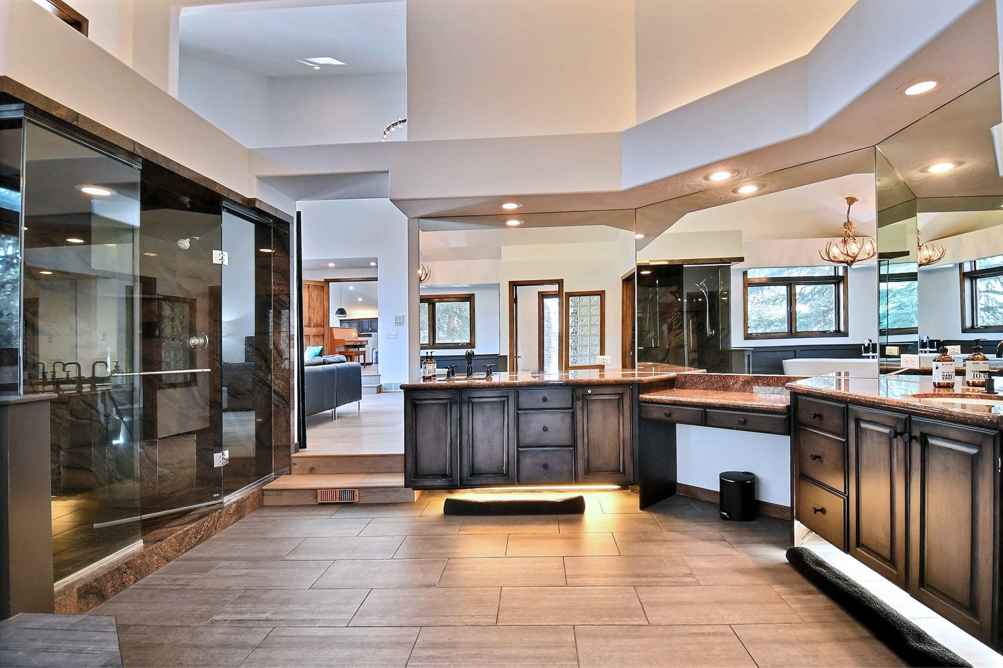 Stunning Primary En Suite Bath.
