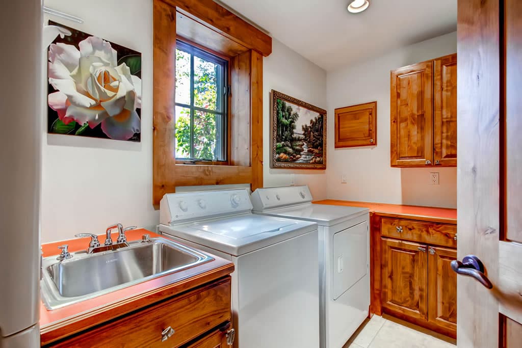 Laundry - Hatari Lodge - Breckenridge Vacation Rental