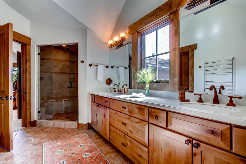 Bathroom - Hatari Lodge - Breckenridge Vacation Rental