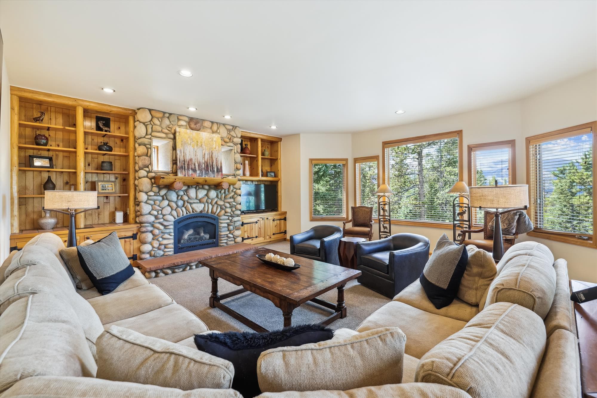 Living Area - Mountain View Lodge - Breckenridge Vacation Rental