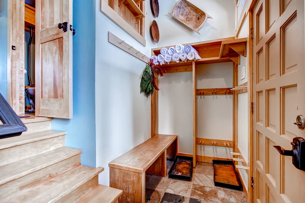 Plenty of boot and coat storage inside the front door - 4 O'Clock Lodge D26 Breckenridge Vacation Rental