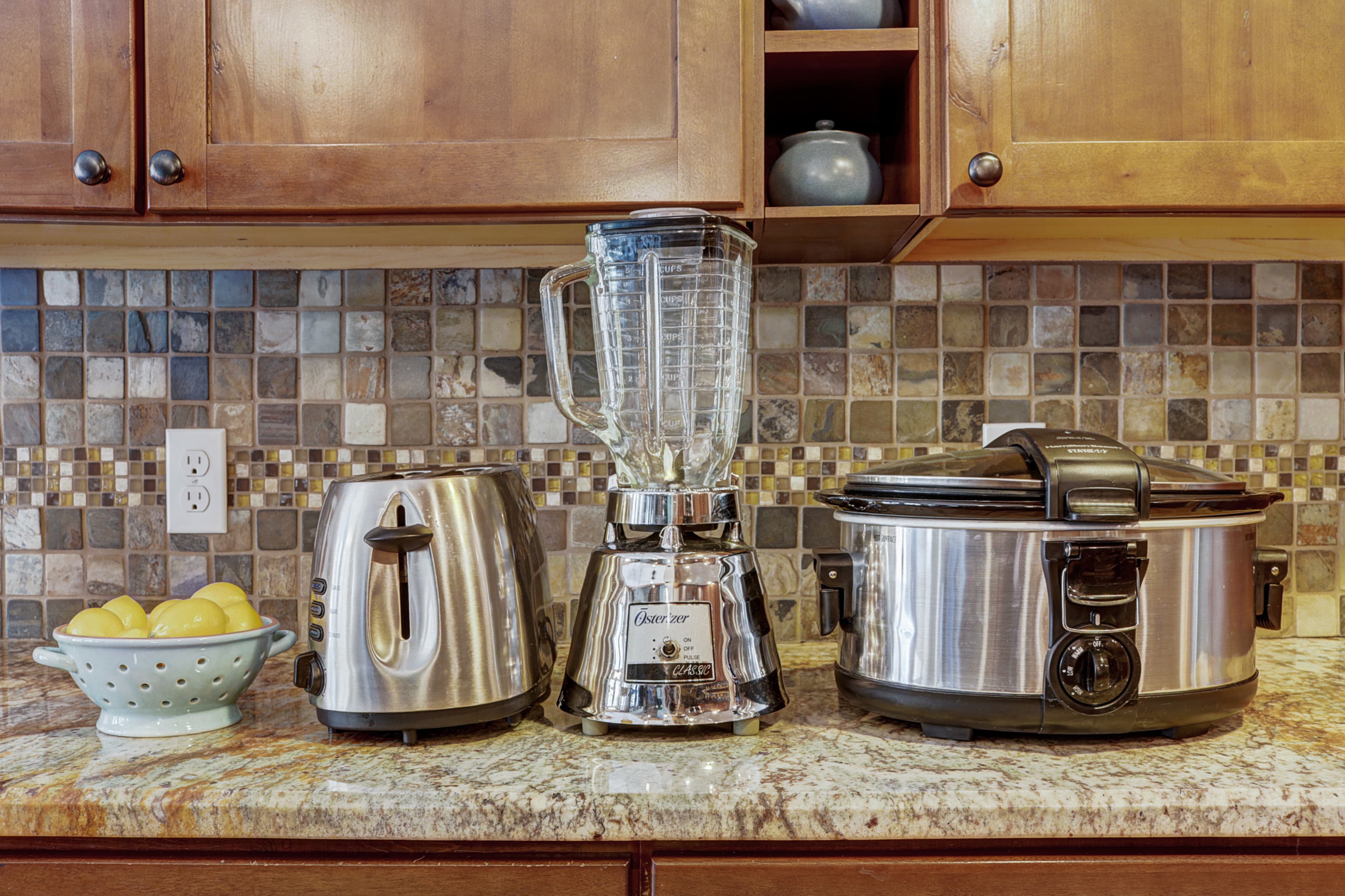 10 cup coffee maker, toaster and slow-cooker provided in the kitchen - 4 O'Clock Lodge D26 Breckenridge Vacation Rental