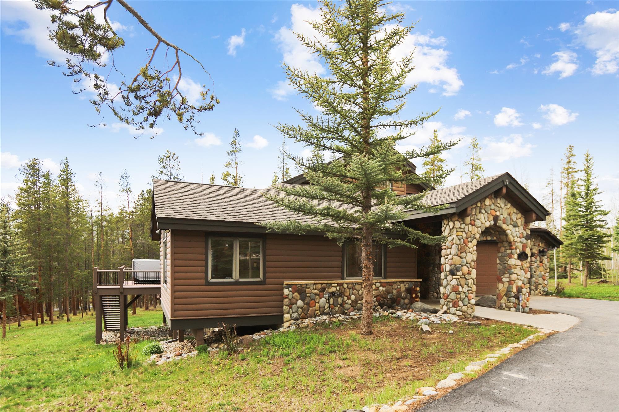 Exterior - Evergreen Lodge - Breckenridge Vacation Rental