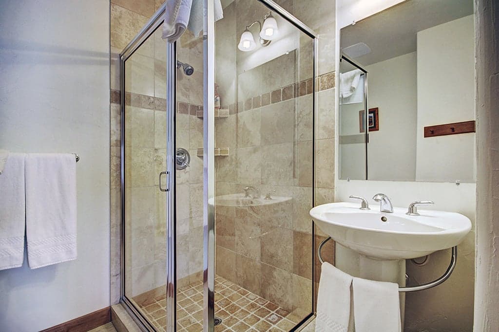 Bathroom - Pine Needle Lodge - Breckenridge Vacation Rental