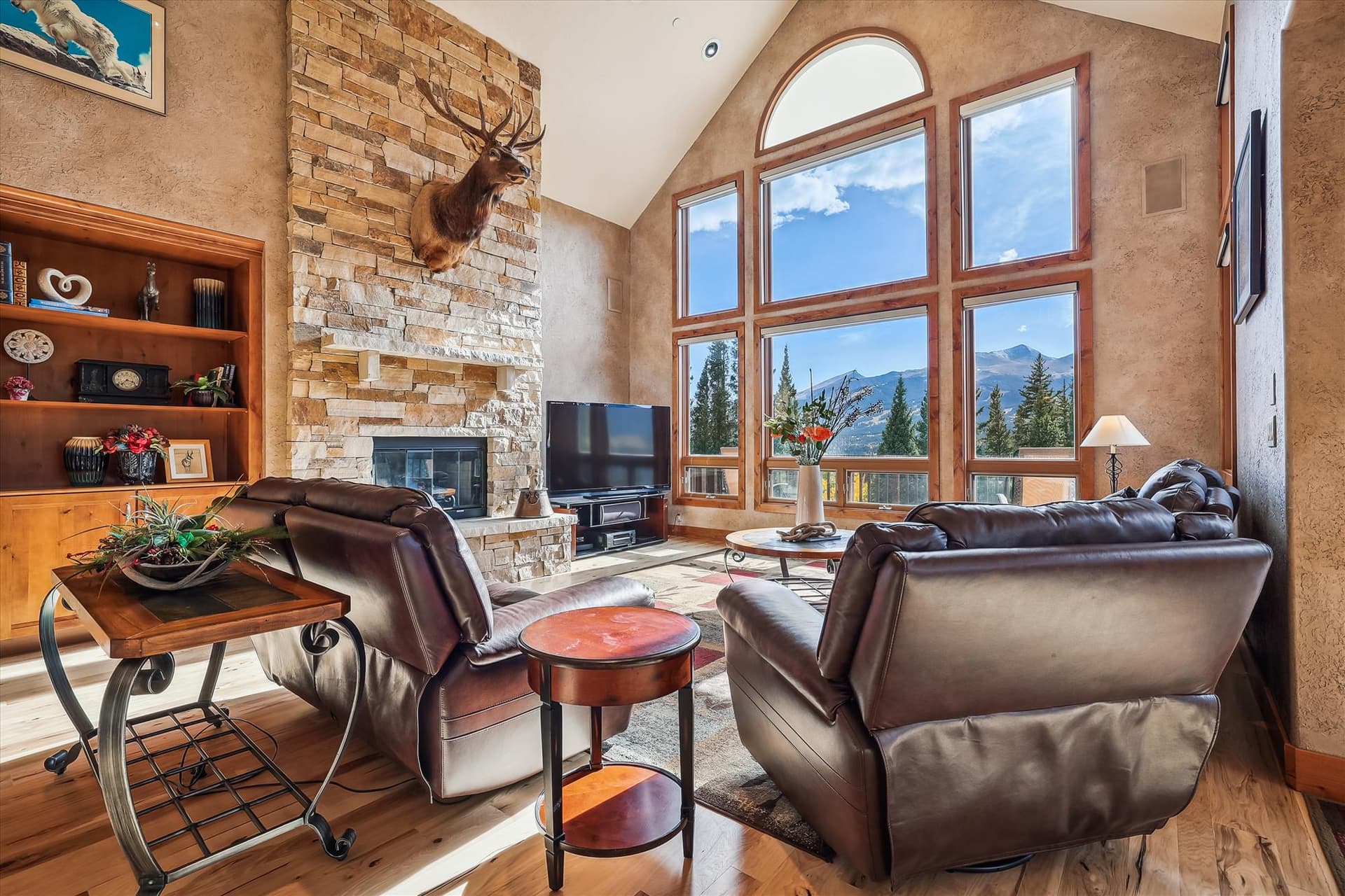 Living Area - Rounds Retreat - Breckenridge Vacation Rental