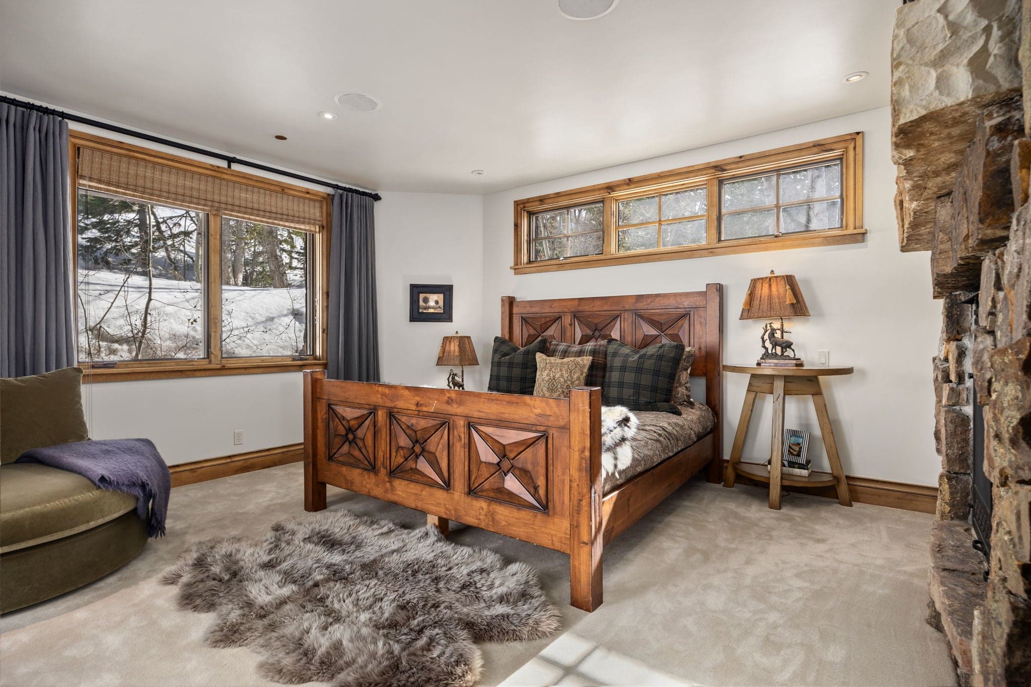 guest suite with mountain views