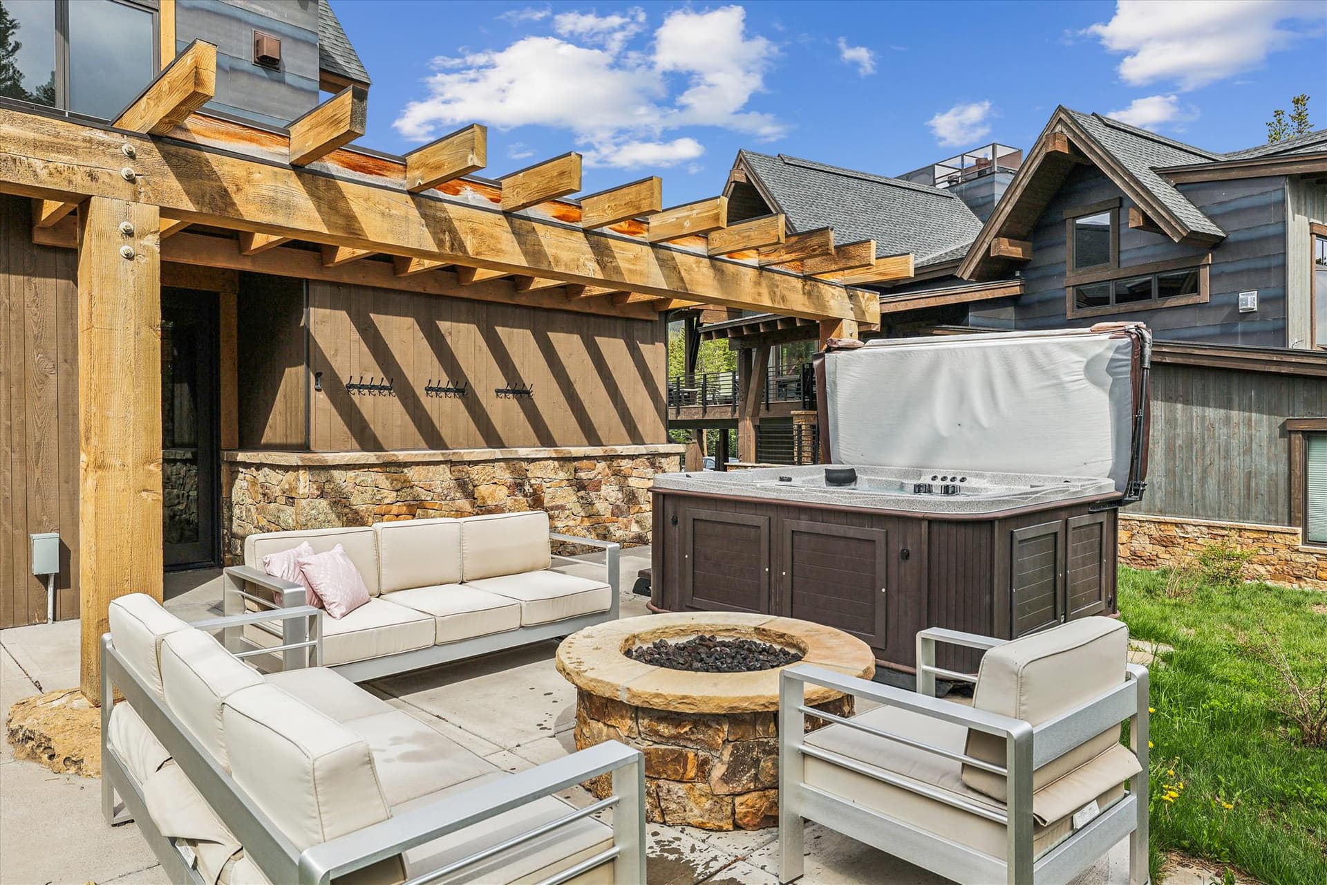 Hot Tub/Patio - Chateau Breck - Breckenridge Vacation Rental