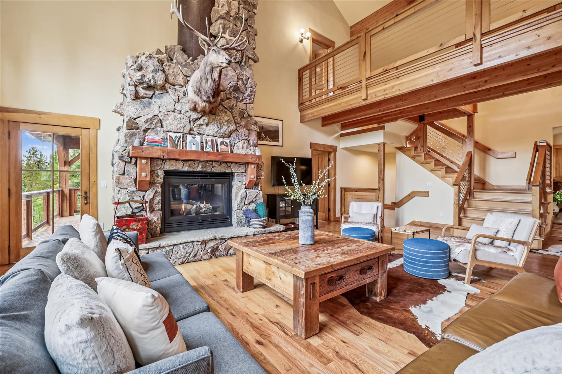 Living Area - Little Bear Lodge - Breckenridge Vacation Rental
