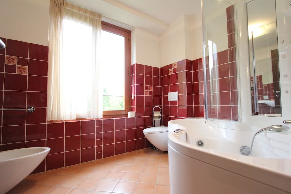 Jetted Tub