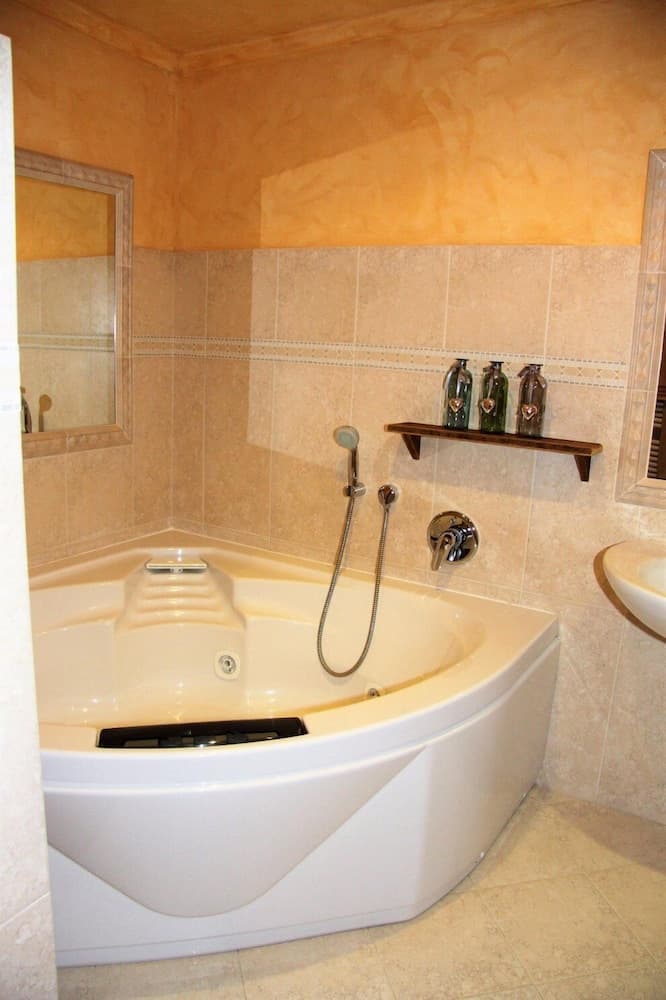 Jetted Tub