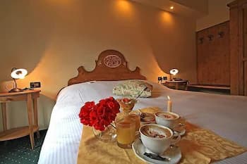 Room Service - Dining