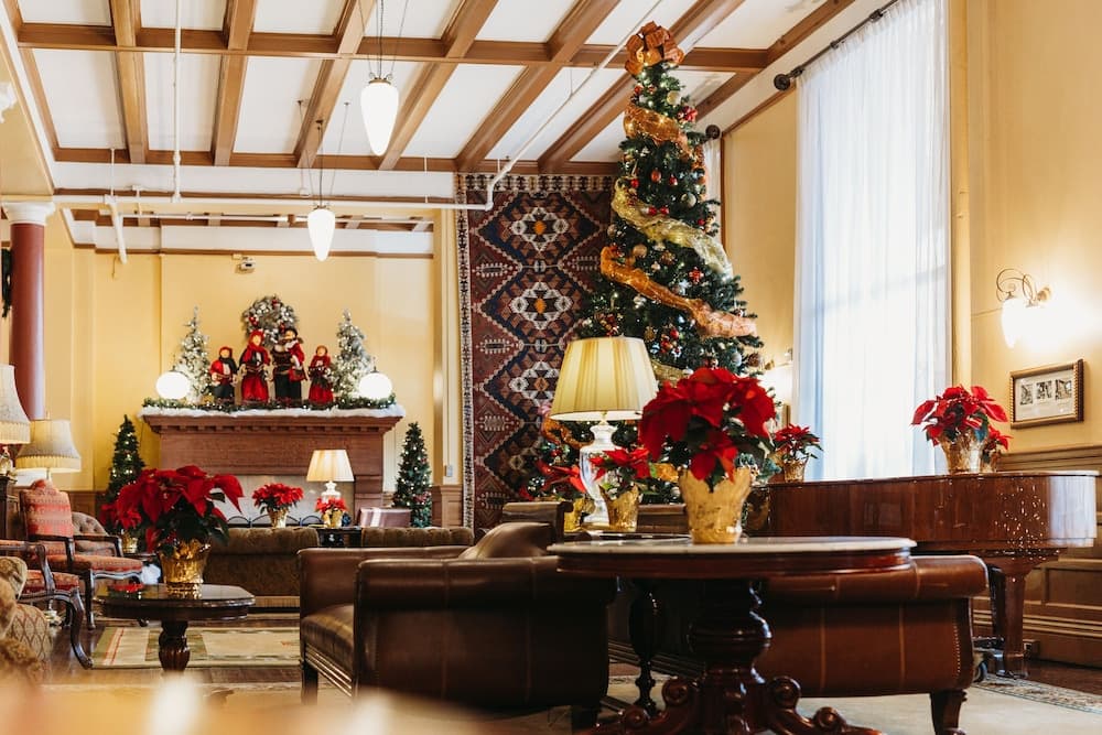 Lobby lounge