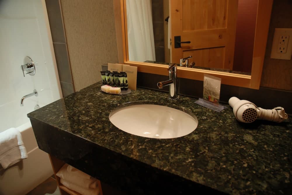 Bathroom sink