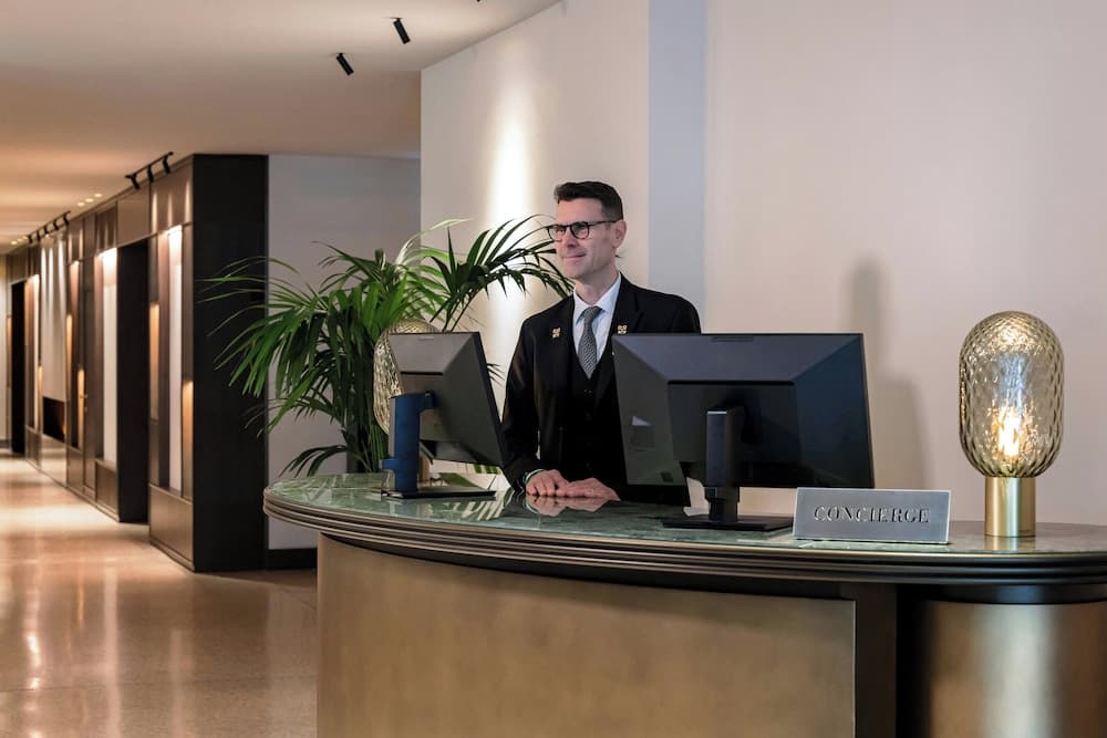 Concierge desk