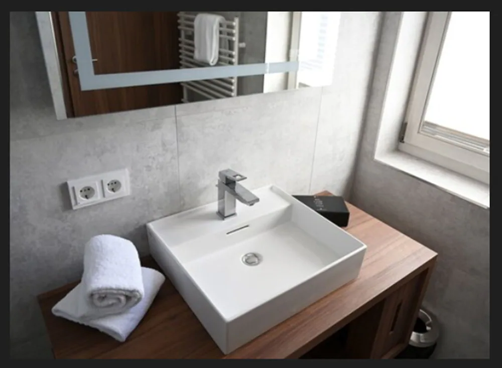 Bathroom sink