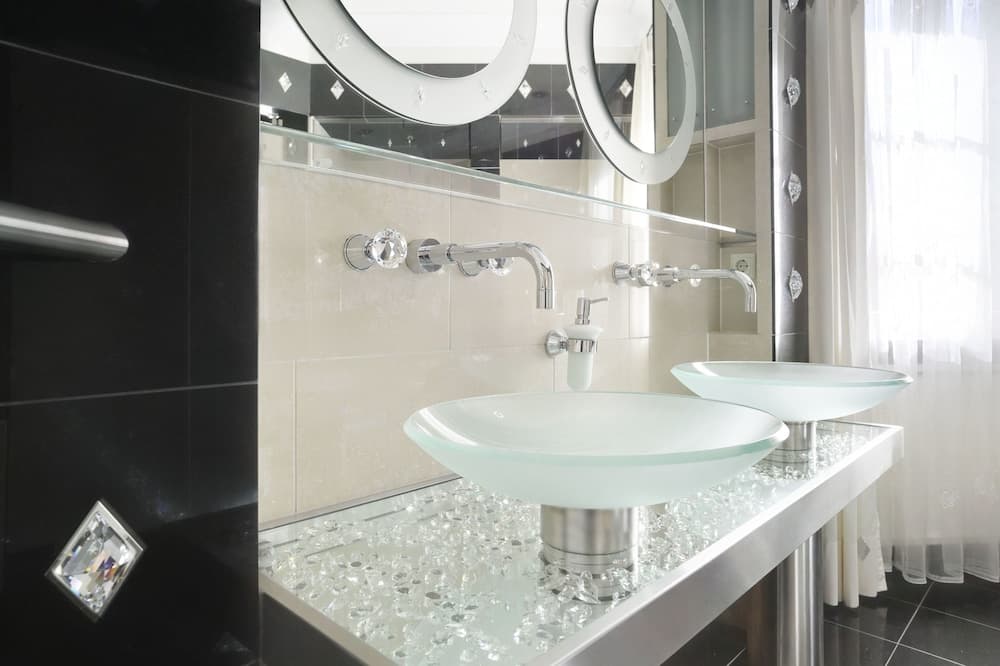 Bathroom sink