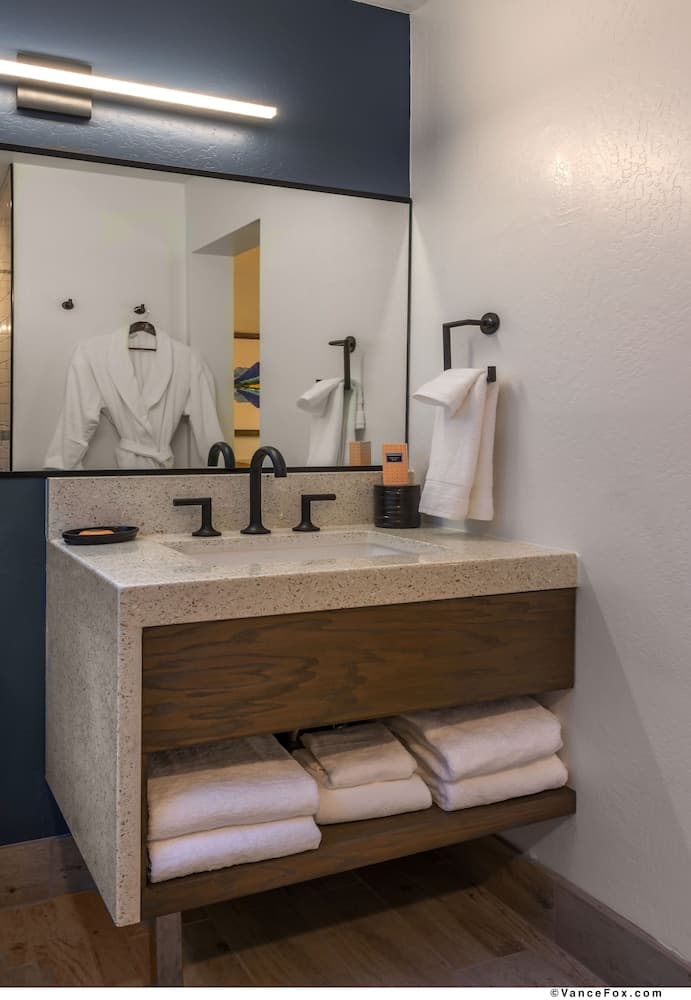 Bathroom sink