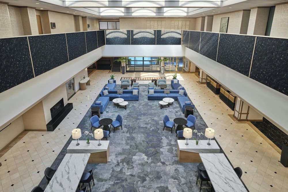 Lobby lounge