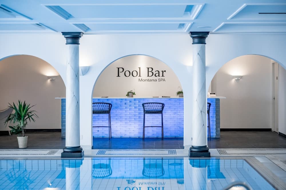 Poolside bar