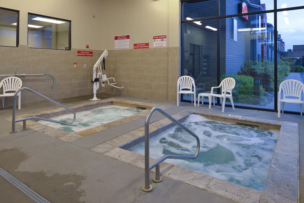 Indoor spa tub