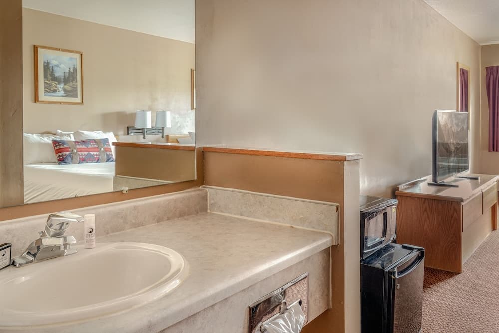 Bathroom sink