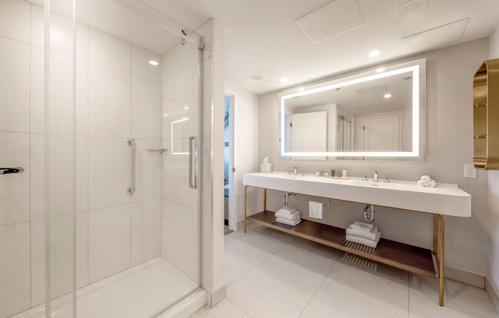 Bathroom shower