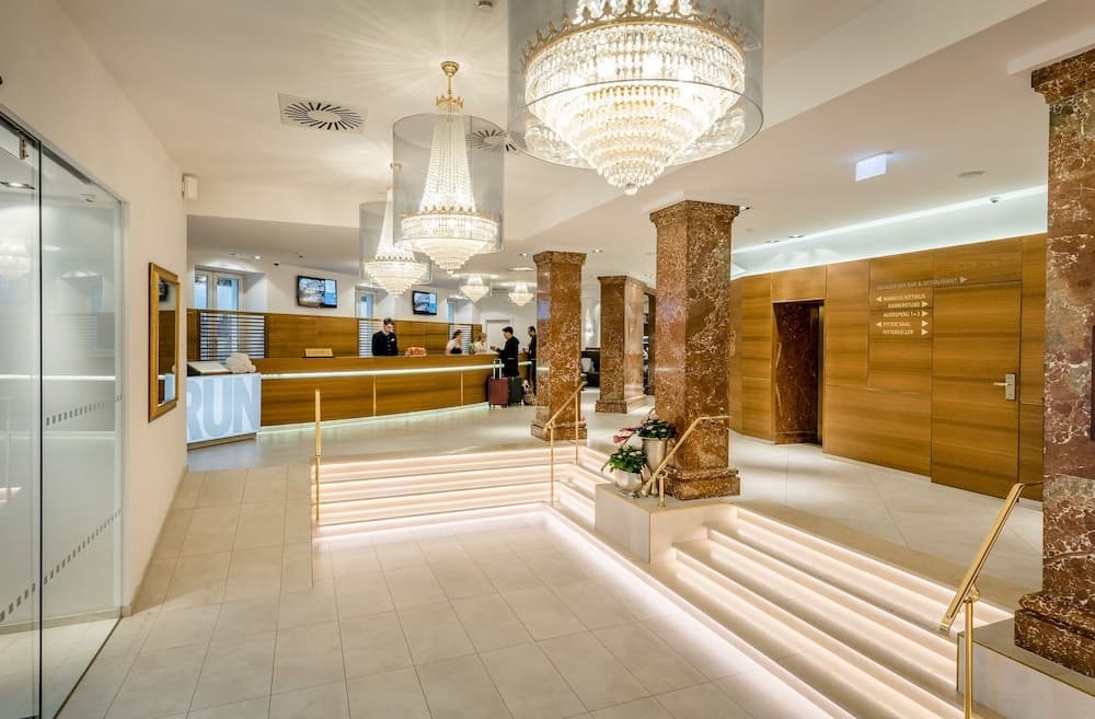 Lobby lounge