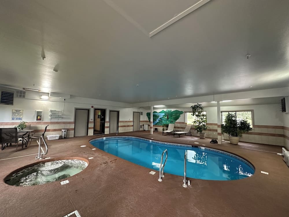 Indoor spa tub