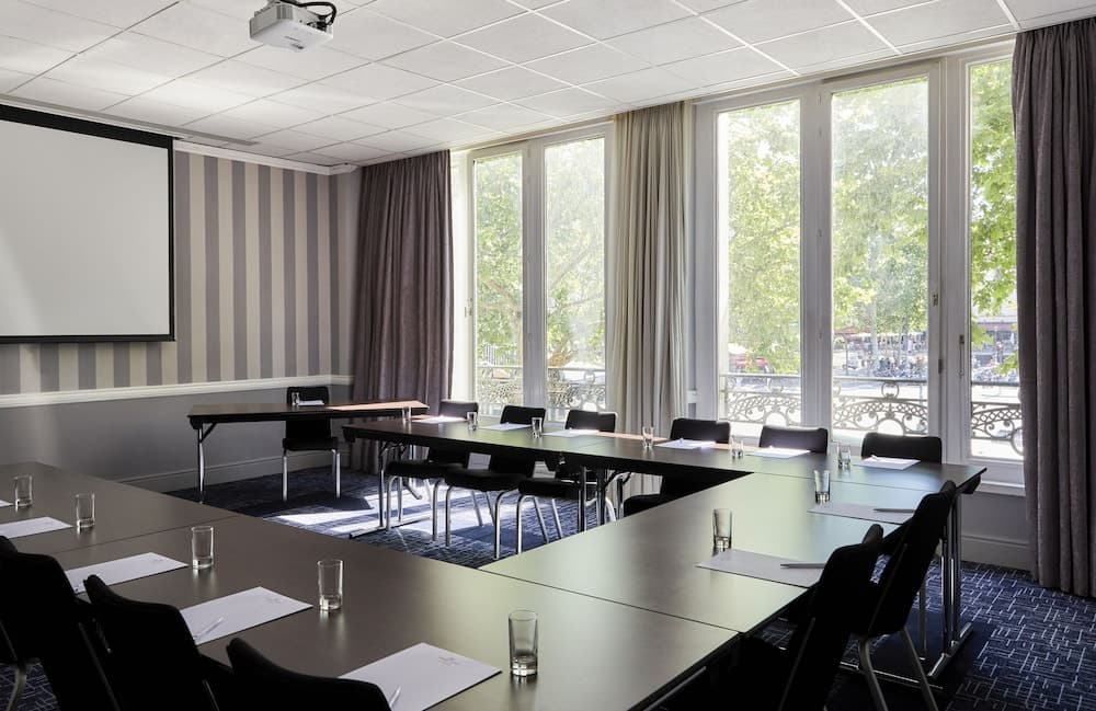 Meeting facility