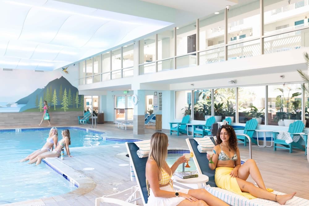 Indoor/outdoor pool